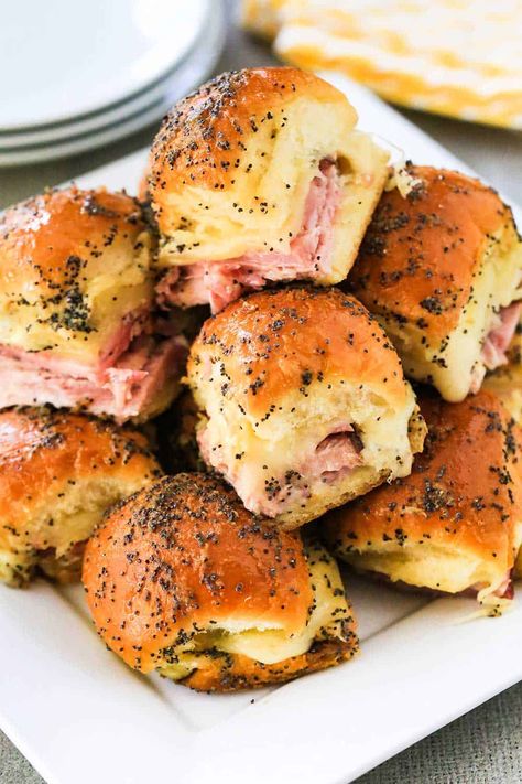 Sa Deli Ham Recipes, Smoked Ham Recipe, Chicken Tortillas, Ham And Swiss Sliders, Easy Slider Recipes, Ham Sliders, Hors Doeuvres, Ham And Swiss, Roasted Tomato Basil Soup