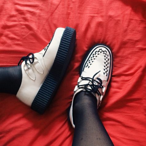 white creepers White Creepers, Creepers Shoes, Black Stockings, Stella Mccartney Elyse, Creepers, White Shoes, Grunge Outfits, Lookbook, Stockings