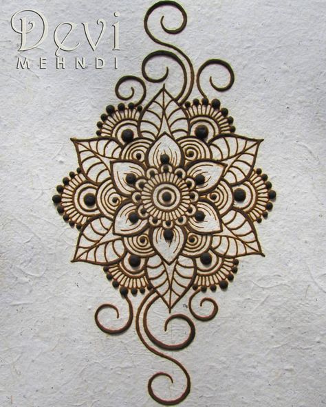 I wish you all a nice week! It's monday! So let's do it! 😆👊 This is dried henna paste on recycled paper. I drew my favorite mandala flower… Henna Motive, Simple Henna Patterns, Henna Hand Designs, Henne Tattoo, Paisley Doodle, Henna Drawings, Henna Mandala, Tato Henna, Henna Ideas