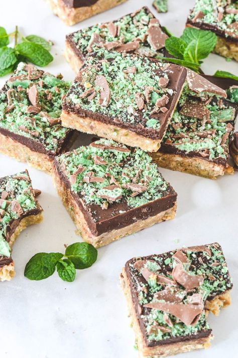 Mini Peppermint Crisp Tarts, Peppermint Slice No Bake, No Bake Slices Condensed Milk, Choc Mint Crackle Slice, Peppermint Crisp Tart Recipe, No Bake Slice, Chocolate Biscuit Recipe, Peppermint Slice, Mint Slice