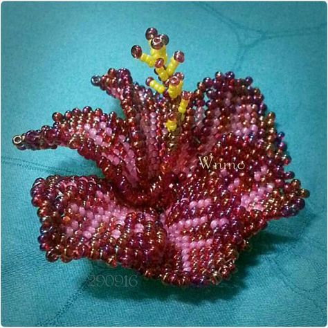 Beaded Hibiscus Flower, Wire Craft, Metalwork Jewelry, Wire Crafts, Beaded Brooch, Hibiscus Flowers, Hama Beads, Fashion Jewellery, Embroidery Flowers