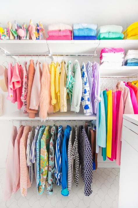 color coded closet dreams via Studio DIY! Closet Organization Color Coded, Preppy Closet, Bedroom Hacks, Laundry Room Closet, Studio Diy, Organisation Hacks, Laundry Closet, Closet Makeover, Rooms Reveal