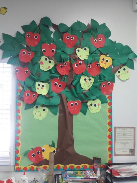 Apple Tree Classroom Decoration, Classroom Apple Tree, Apple Orchard Bulletin Board, Apple Tree Bulletin Board, Dan Jabuka, Classroom Trees, Apple Tree Craft, Apple Bulletin Boards, Classroom Windows