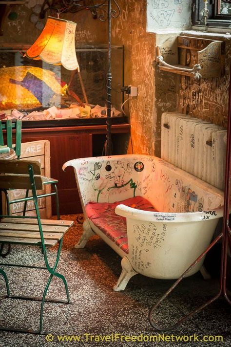 Szimpla Kert, Bar Deco, Travel Sites, Cafe Interior, Dream House Decor, House Inspo, Bar Design, Dream Room, Future House