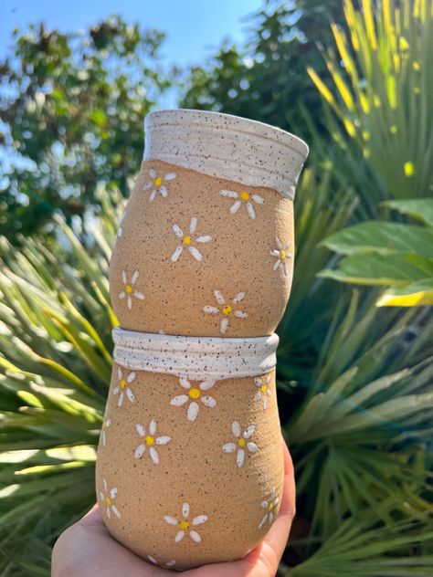 Paint Mushrooms, Daisy Pottery, Painted Daisies, Pottery Projects, Diy Pottery Painting, Clay Making, Pottery Inspo, How To Make Clay, Ceramic Tumbler