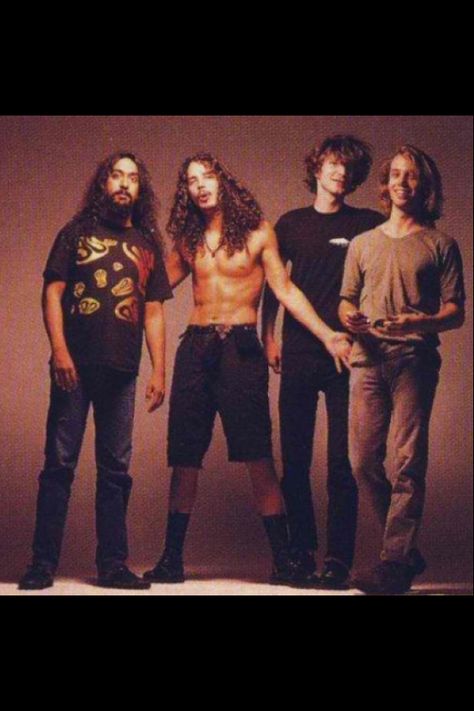 Soundgarden Grunge Music, Cornell University, Temple Of The Dog, Alice In Chains, Rock N’roll, Chris Cornell, Band Photos, Pearl Jam, Foo Fighters