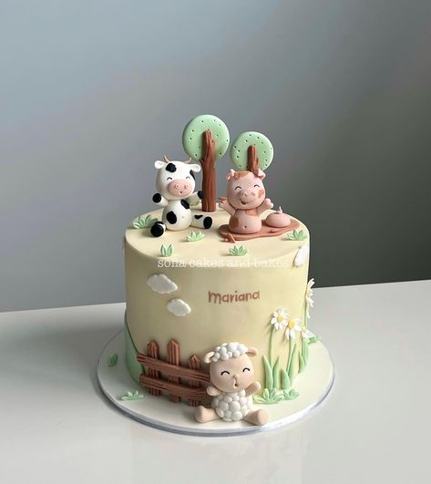 Animal Farm Cake, Simple Cow Cake Ideas, 2 Tier Farm Cake, Cake Farm Animals, Farm Animals Cake, Farm Animal Cakes For Kids, Farm Animals Birthday Cake, Farm Party Cake, Farm Themed Cake