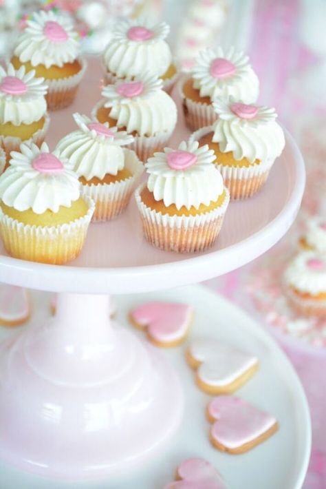 Cupcakes and heart cookies from a Vintage Valentine's Day High Tea Party on Kara's Party Ideas | KarasPartyIdeas.com (9) Music Is My Medicine, Pink Bakery, Express My Feelings, Valentines Tea Party, Victorian Tea Party, Vintage Sweets, Lolly Buffet, Valentine Tea, High Tea Party