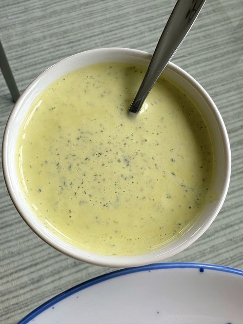 Lemon Dill Garlic Aioli! So delicious and so easy to make! Zippy, flavorful and so delish! This would be terrific on just about anything! Dill Aioli, Baked Tomato Recipes, Best Sauce Recipe, Mom Recipes, Free Lunch, Gluten Free Lunch, Lemon Dill, Garlic Aioli, Salmon Cakes