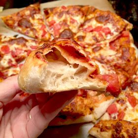 Food Pusher: Bubbly No-Knead Pizza Crust Butter Crust Pizza Dough, Pizza Crust For Pizza Oven, Perfect Homemade Pizza, Best Pizza Dough Recipe, Pizza Oven Recipes, Baking Breads, Pizza Homemade, Pizza Roll, Best Pizza Dough