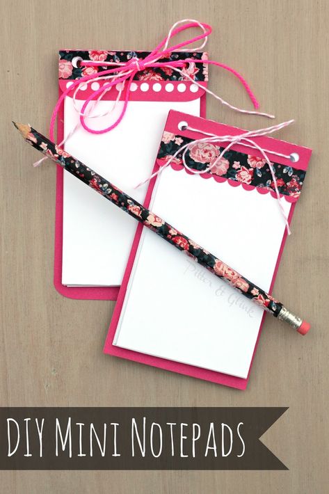 Diy Notepad, Notepad Crafts, Notepad Diy, Cardstock Crafts, Notepad Gift, Mini Notepad, Crafts For Teens To Make, Circuit Ideas, Silhouette Diy