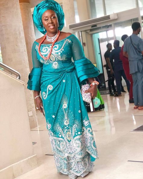 Mother Of The Bride African Dresses, Nigerian Mother Of The Bride Outfit, Ibo Blouse, Igbo Dress, Women Traditional Wear, George Styles, Igbo Blouse, Lace Blouse Styles, Lace Blouse Design