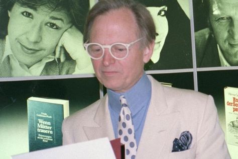 5 top quotations from iconoclastic writer Tom Wolfe: The journalist and novelist had little time for rules, and he left a legacy of wit, wisdom and warnings. Here are some of his keen observations—along with lessons for communicators. First Astronaut, Tom Wolfe, Art Criticism, Black Panther Party, Leaving A Legacy, Stream Of Consciousness, Chic Party, Fiction And Nonfiction, The Resistance