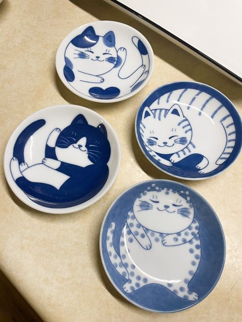 Food For Dinner, Dipping Bowls, Diy Pottery Painting, Korean Painting, Miniature Plates, Cat Dishes, Cat Food Bowl, Pottery Painting Designs, Japanese Cat