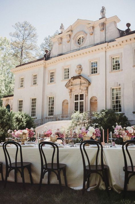 The Beauty of The Swan House By Love, Jackie Weddings | Modern wedding photographer | based in Connecticut, New England | Compelling Stories and moments. The Swan House and Gardens, located in Atlanta, Georgia, are iconic landmarks that serve as popular wedding venues. The Swan House, a historic mansion built in the 1920s, offers a timeless backdrop for elegant weddings. Discover more! The Swan House, The Swan House wedding, wedding venue inspiration, Atlanta wedding venue, Atlanta wedding Wedding Venue Atlanta, Swan House Atlanta, The Swan House, Luxury Event Decor, Swan House Wedding, Cheap Wedding Centerpieces, Atlanta Wedding Venues, Venue Inspiration, Swan House