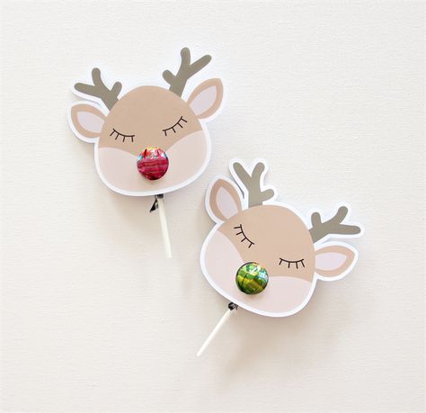 12 Reindeer Lollipop holders. Chuppa Chup cards. Reindeer Lollipop Holder, Reindeer Lollipop, Xmas Crafts Kids, Lollipop Holder, Christmas Lollipops, Work Holiday Party, Reindeer Craft, Christmas Cards Kids, Christmas Card Crafts