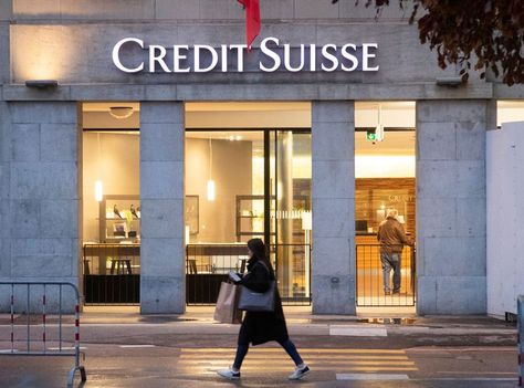 FILE PHOTO: Logo of Swiss bank Credit Suisse is seen in Bern Swiss Bank, St. Gallen, Credit Suisse, Wipe Out, Investment Banking, Financial Markets, Financial Institutions, Daily News, Zurich