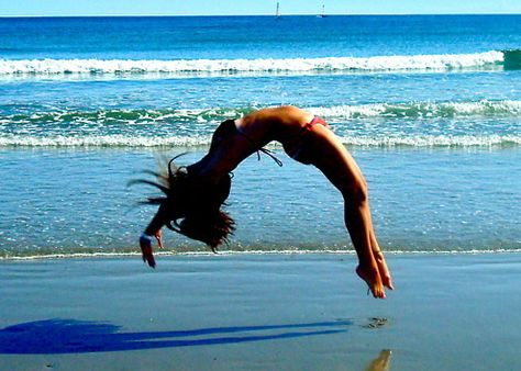 tumbling at the beach Cheer Buckets, Lifetime Bucket List, Bff Bucket List, Kids Mma, Front Flip, Bucket List For Teens, Back Handspring, Broken Ankle, Summer Things