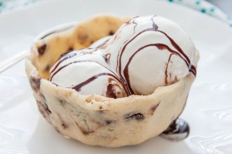 Chocolate Chip Cookie Bowls, Pillsbury Cookie Dough, Pillsbury Cookies, Cookie Bowls, Cookie Dough Ice Cream, Buy Cookies, Choc Chip Cookies, Best Sugar Cookies, Sugar Cookie Dough