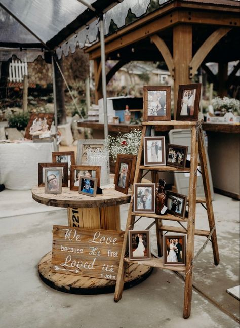 Western Wedding Centerpieces, Fall Wedding Diy, Memory Table, Dream Wedding Decorations, Future Wedding Plans, Outdoor Wedding Decorations, Cute Wedding Ideas, 50th Wedding Anniversary, Western Wedding