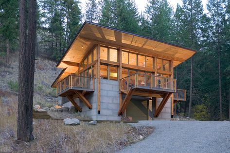 A 1,600 square foot cabin built into a steep hillside overlooking a stream with a view to the mountains in the distance. The cabin is anchored into the hill ... Modern Mountain Cabin, Minimalist Cabin, Hillside House, Cottage Cabin, Modern Tiny House, Modern Mountain, Small Cabin, Modern Cabin, Cabins And Cottages