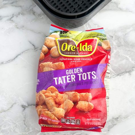 Learn how to make frozen tater tots in the air fryer. The perfect time and temperature for cooking crispy, delicious air fryer tater tots. This is a fast, simple air fryer tater tot recipe. Air Fryer Tater Tots Frozen, Tater Tot Recipe, Frozen Tater Tots, Loaded Tater Tots, Bacon Wrapped Pineapple, Tater Tot Recipes, Potato Tots, Tator Tots, Air Fryer Cooking Times