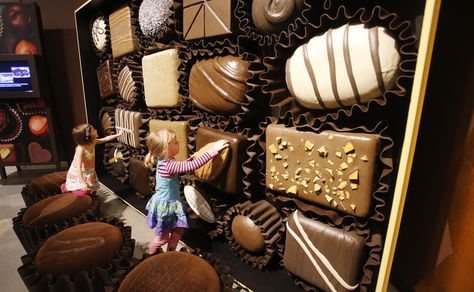 Chocolate Store Design, Chocolate Museum, Candy Decorations Diy, Chocolate Store, Chocolate Stores, Museum Design, Candyland Party, Giant Food, Candy Art