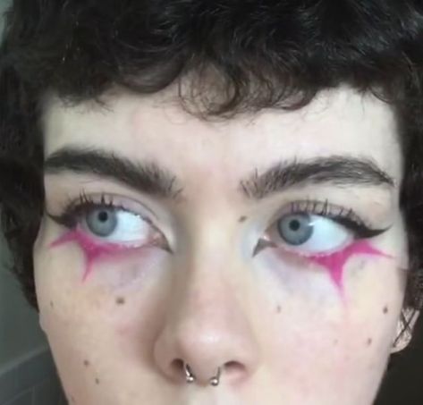 @TrashySoda Cute Makeup Looks Grunge, Fun Makeup Ideas Hooded Eyes, 1970s Makeup Looks, Soft Clowncore Makeup, Zelda Inspired Makeup, Crazy Cool Makeup, Punk Aesthetic Makeup, Weird Eye Makeup, Valintens Makeup Looks