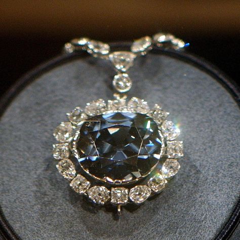 Discover the fascinating history behind Harry Winston and the famous Hope Diamond Hope Diamond, Harry Winston, Bond Street, Bad Luck, Money And Happiness, The Hope, Dream Jewelry, The History, Bracelet Watch