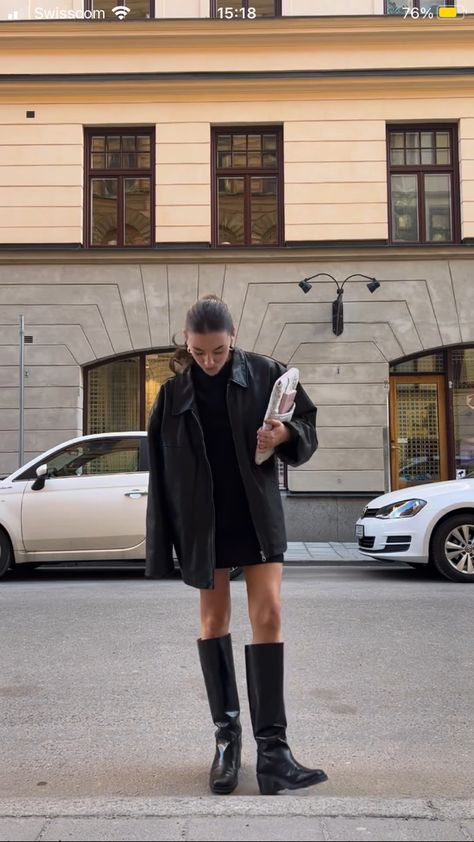 Vagabond Boots Outfit, Black Knee High Boots Outfit Winter, Black Miniskirt Outfits, Berlin Fashion Streetstyle, Berlin Aesthetic Style, Prague Fashion, Nightout Outfit, Autumn Fits, Preppy Girl