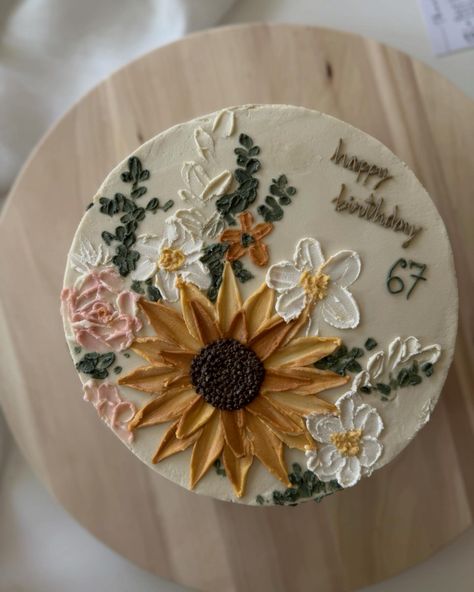 Cake of the day 🤎☁️🌻🍃 #cakestagram #cakesoffacebook #floralcakes #aesthetic #cakeart #cakedecorating #cakedecorator #cakeoftheday #vintagestyle #fyp #spreadlove Floral Cakes, Floral Cake, Spread Love, Cake Art, Cake Decorating, The Day, Vintage Fashion, Cake, Floral