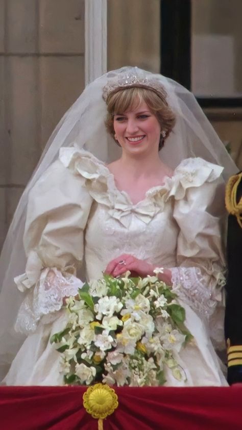 Diana Spencer Wallpaper, Princess Diana Wallpaper, Princess Diana Wedding Dress, Queen Diana, Diana Wedding Dress, Princess Diana Wedding, Prins William, Diana Wedding, Princess Diana Fashion