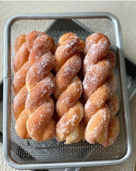 Korean Baking Aesthetic, Aesthetic Korean Dessert, Donut Aesthetic Korean, Korean Dessert Aesthetic, Korean Donuts Recipe, Korean Donut, Korean Dessert Recipes, Twisted Donut, Korean Dessert Cafe