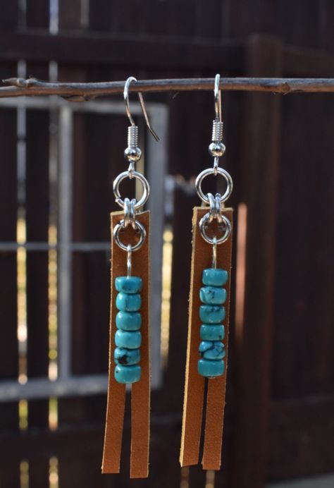 2 leather strips attached with turquoise beads. Very lightweight and about 3 inches in drop length. This comes in a compact gift box, and the listing is set for 1 pair.  Orders will be shipped by USPS First Class, Monday-Friday. Handmade Leather Jewelry, Turquoise Earring, Diy Leather Earrings, Leather Jewelry Diy, Cord Jewelry, Easy Diy Jewelry, Rustic Jewelry, Earrings Inspiration, Handmade Wire Jewelry