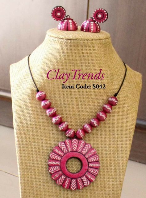 Teracota Jwellary Making, Clay Jwellary Design, Terracotta Jewellery Designs Handmade, Terracotta Jewellery Designs Modern, Teracotta Ideas, Terracotta Pendant, Terracotta Design, Diy Earrings Materials, Terracotta Jewellery Making