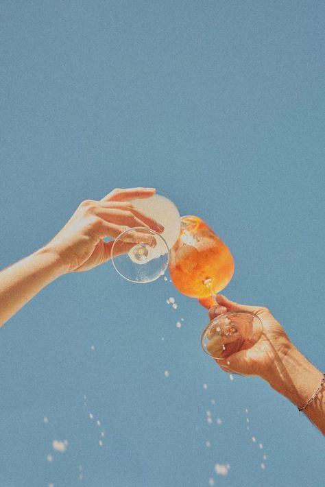 aperol forever Drink Pictures Aesthetic, Cheers Video, Cheers Photography, Coffee Content, Model Concept, Common Era, Office Graphics, Cheer Photography, College Photography