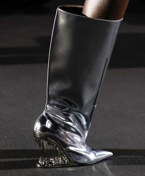 gcds silver boots at fashion week milan 2023 Gcds Heels, Gcds Shoes, Moon Boots Outfit, Tom Ford Boots, Heels Luxury, Luxury Heels, Fall Winter Shoes, Minimalistic Aesthetic, Autumn Winter 2023