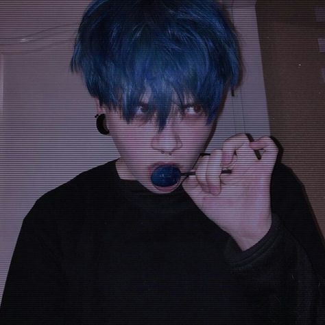 Im feeling blue Blue Hair Aesthetic, Short Blue Hair, Blue Ombre Hair, Dark Blue Hair, Aesthetic Boys, Girls Braids, Aesthetic People, Feeling Blue, Grunge Aesthetic