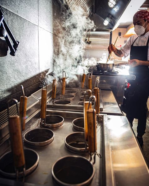 Ramen Food Truck Design, Japanese Ramen Shop Interior, Japanese Ramen Shop Aesthetic, Noodle Shop Interior, Noodle Restaurant Design, Ramen Restaurant Aesthetic, Ramen Shop Aesthetic, Noodle Shop Design, Ramen Restaurant Design