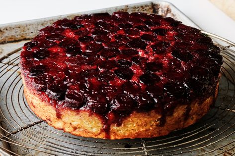 Cherry Upside Down Cake, Fresh Cherry Recipes, Cherry Cake Recipe, Yummy Deserts, Yoghurt Cake, Fresh Cherry, Cherry Desserts, Frozen Cherries, Cherry Recipes