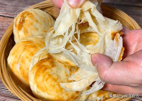 Rougamo Bread, Chinese Bread Recipe, Flaky Bread, Chinese Bun, Burger Bread, Chinese Street Food, Chewy Bread, Meat Sandwich, Dough Recipes