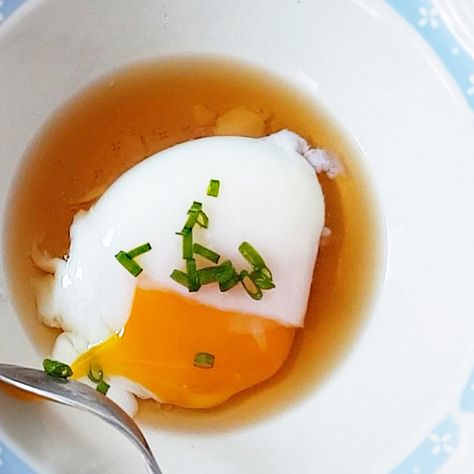 KitchenTigress: Hot Spring Eggs (Onsen Tamago) Onsen Tamago, Magic Custard Cake, Ways To Cook Eggs, Sous Vide Machine, Recipe For 1, Japanese Treats, Ramen Bar, Creamy Eggs, Custard Cake