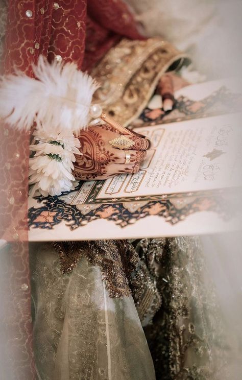 Nikkah Signing Pics, Weddings Couple Poses, Nikkah Vision Board, Masjid Nikkah Aesthetic, Nikkah Signature Pics, Nikah Photoshoot Ideas, Nikkah Photoshoot Ideas, Creative Wedding Photos Inspiration, Nikha Pic