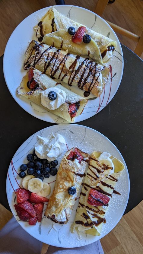 Crepe Breakfast Ideas, Crepe Topping Ideas, Breakfast Restaurant Aesthetic, Crepe Aesthetic, Crepes Aesthetic, Crepe Breakfast, Breakfast Crepe, Crepe Station, Fruit Crepes