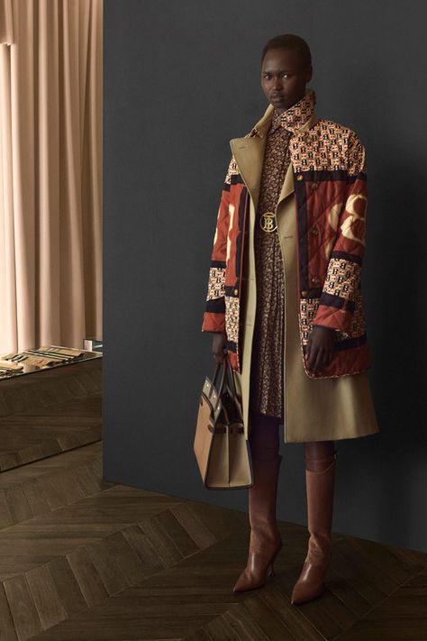 LOOKBOOK: BURBERRY Resort 2020 Collection Burberry 2020, Burberry Aesthetic, Burberry Trenchcoat, Burberry Coat, Resort 2020, Burberry Prorsum, Fashion Life, Vogue Russia, Christian Siriano