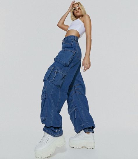 Cargo Pant Photoshoot, Parachute Pants Photoshoot, Oversized Jeans Photoshoot, Baggy Jeans Photoshoot, Cargo Pants Photoshoot, Cargo Pants Outfit Girl, Denim Fashion Photography, Pose Mannequin, Denim Display