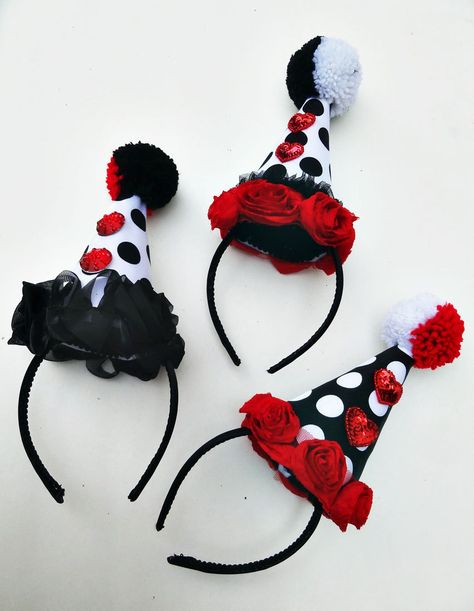 Clown Hat, Circus Costume Glam Clown, Clown Hats, Burlesque Halloween Costumes, Circus Hat, Burlesque Halloween, Hearts Black And White, Costume Clown, Clown Halloween Costumes, Clown Hat