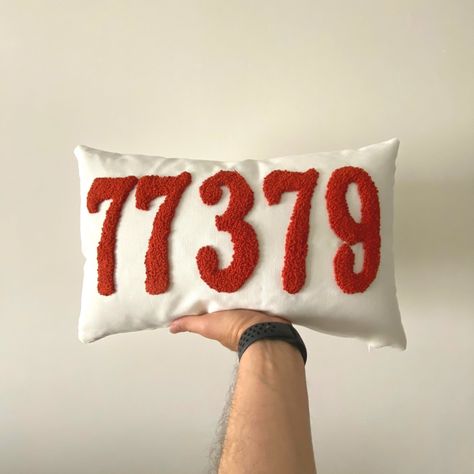 [Collection] Punch Needle Pillow, College House, First Home Gifts, College Room, Inspire Me Home Decor, Apartment Room, Zip Code, Punch Needle, My New Room