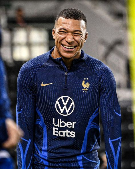 French Football Players, France National Team, Cute Football Players, Kylian Mbappe, World Cup Final, Football Pictures, Cup Final, All Smiles, Best Player