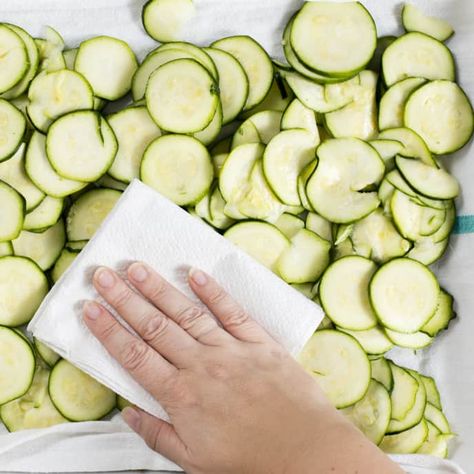 Zucchini can turn a dish into a watery mess. Click through to learn how to steer clear of the problem. Zucchini In The Oven, Freezing Zucchini, Country Dinner, Cheesy Rice, How To Cook Zucchini, Zucchini Casserole, Bake Zucchini, Zucchini Slice, Shredded Zucchini